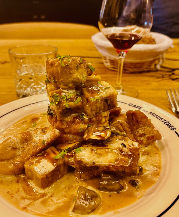 Vol-au-vent of Veal Sweetbreads in mushroom cream sauce at Café des Ministeres, 83 rue de l’universite, Paris 75007