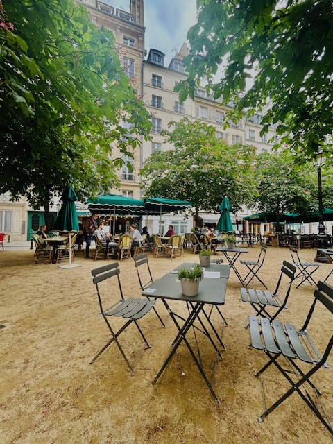 Images of Place Dauphine, Paris