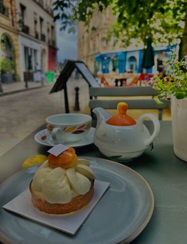 Tarte St. Honore from Du geste a l’emotion served on the central courtyard of Place Dauphine