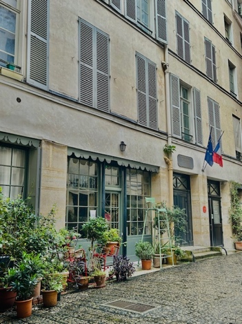 Ground Floor Entrance to Prince Louis Alberts Home