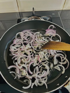 Savoury Profiteroles - Caramelized Onions - Step 8