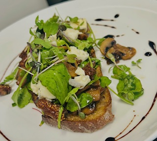 Caramelized Nug & Fig Salad - Final Image