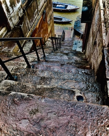 Majestic steps leading down to the ghat from the side entrance of the Brij Rama Hotel, September 2021