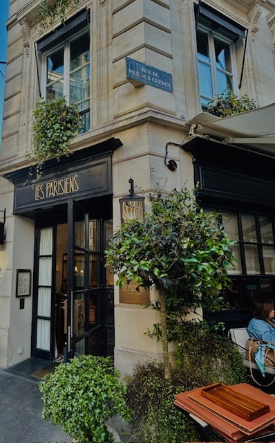 Street side entrance of Les Parisiens