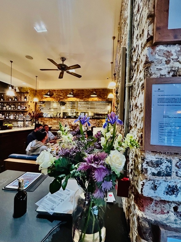 Image of the Interior of Savor