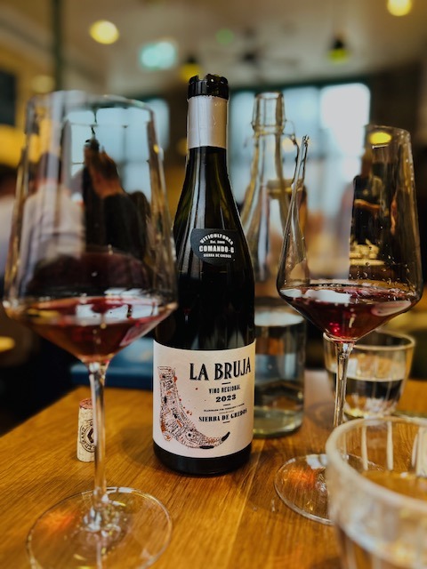 A young, little too immature but perfectly pleasant wine selected by the Sommelier